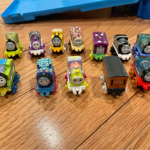 Thomas the train, mini trains, and carrying case 25 trains and case - Picture 7 of 12